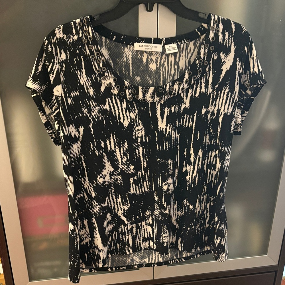 Liz Claiborne Monochrome Patterned Short Sleeve Top